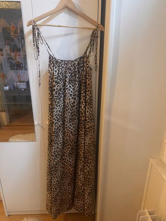 Robe léopard « you are the clue »